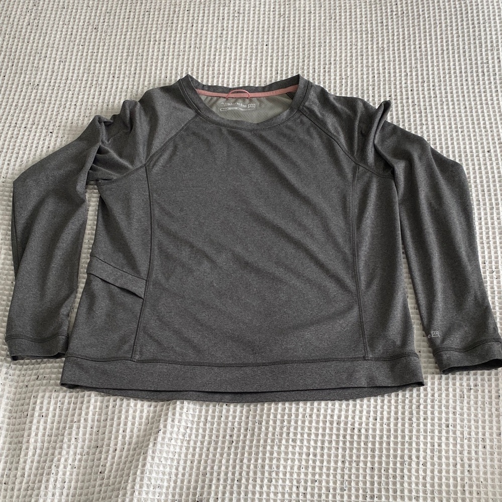 NWOT. Avalanche Outdoor Company long sleeve shirt.